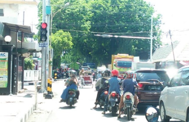 Rambu 'Belok Kiri Jalan Terus' Belum Maksimal