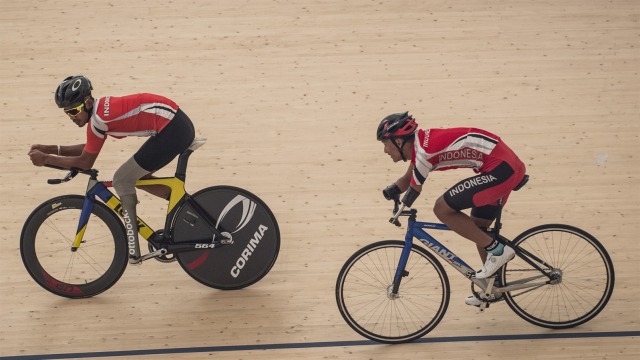 Para-cycling di Asian Para Games 2018. (Foto: Bay Ismoyo/AFP)