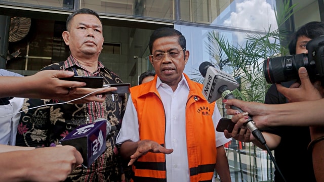 Mantan Menteri Sosial Idrus Marham usai menjalani pemeriksaan di Gedung KPK, Jakarta, Jumat (28/12). (Foto: Fanny Kusumawardhani/kumparan)