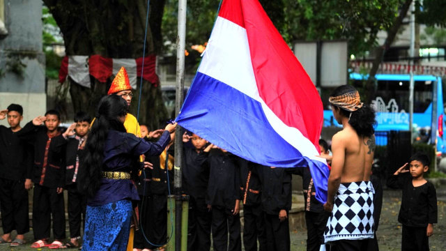 Mengenang Penurunan Bendera Belanda Dan Diganti Merah Putih Di Gedung Indonesia Menggugat Kumparan Com