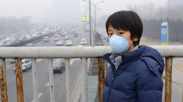 Anak terdampak polusi.  Foto: Shutterstock