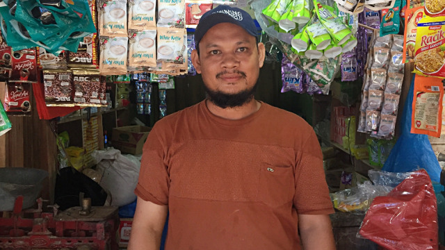 Nur Syamsi, pedagang di pasar Pandeglang yang tetap buka pasca tsunami. (Foto: Fachrul Iriwinsyah/kumparan)