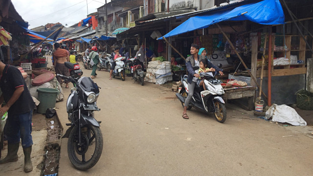 Pasar Pandeglang tetap buka pasca tsunami. (Foto: Fachrul Iriwinsyah/kumparan)