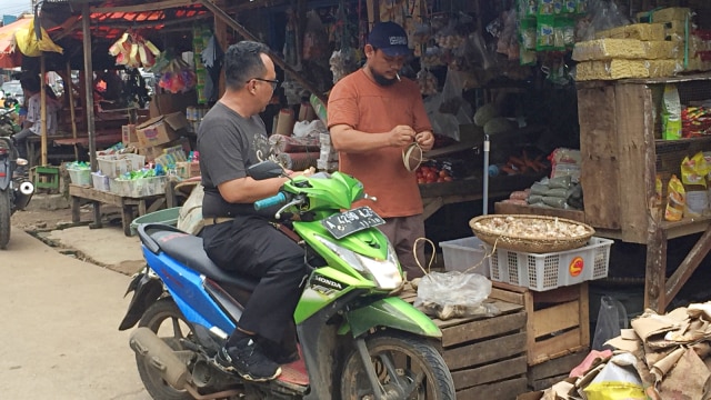 Pasar Pandeglang tetap buka pasca tsunami. (Foto: Fachrul Iriwinsyah/kumparan)