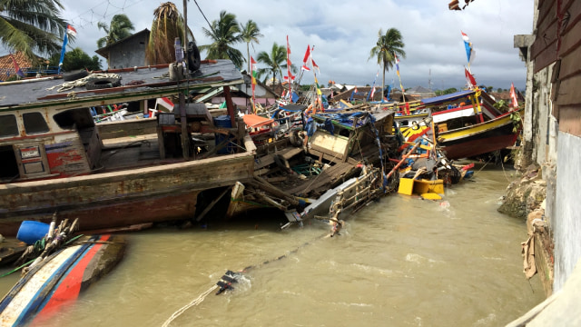 Situasi dekat pasar Pandeglang pasca tsunami. (Foto: Fachrul Iriwinsyah/kumparan)