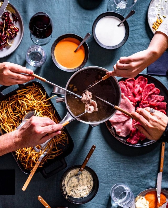 Fondue Chinoise (Foto: Instagram/ @ueli_hof)