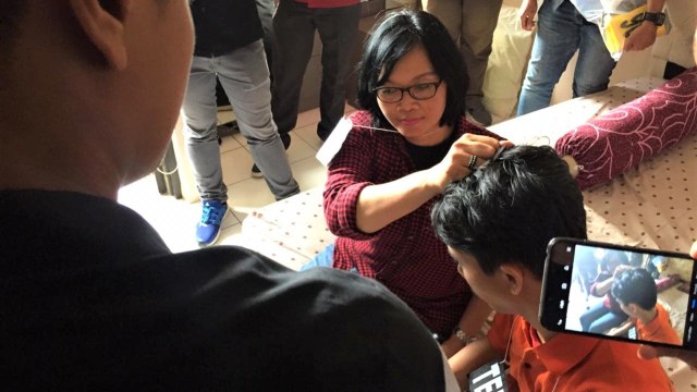 Rekonstruksi pembunuhan Sisca Icun Sulastri di Apartemen Kebagusan City, Jakarta Selatan. (Foto: Ferry Fadhlurrahman/kumparan)