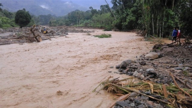 Banjir bandang yang menerjang Desa Natam Lama, Kecamatan Bandar, Aceh Tenggara. (Foto: Dok. BPBA)