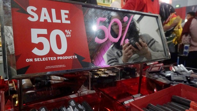 Diskon yang ditawarkan mulai dari 10% hingga 70%. Foto: Fanny Kusumawardhani/kumparan