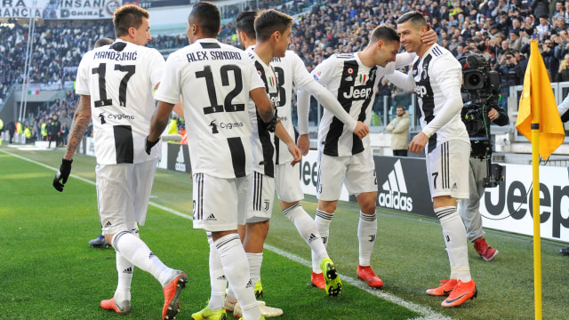Para pemain Juventus rayakan gol Ronaldo ke gawang Sampdoria. (Foto: REUTERS/Massimo Pinca)