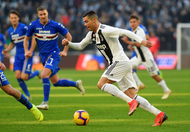Aksi Ronaldo ketika melawan Sampdoria. (Foto: REUTERS/Massimo Pinca)