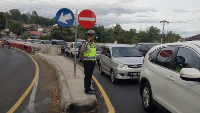 Lalu-lintas Puncak Bogor mulai padat jelang libur tahun baru 2019. (Foto: Dok. Polres Bogor)