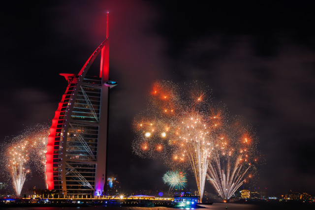 Pertunjukan kembang api di Burj al Arab, Dubai (Foto: Flickr/Yousuf khan)