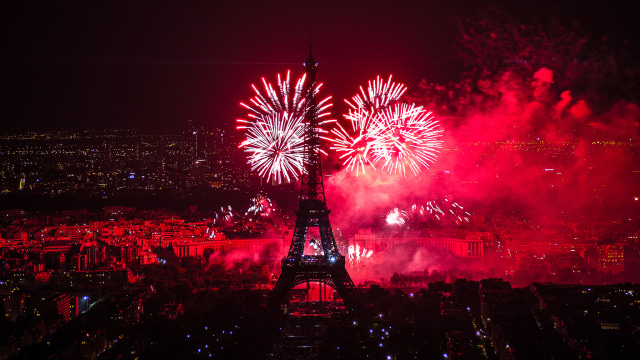Pertunjukan kembang api di Menara Eiffel, Paris (Foto: Flickr/Yann Caradec)