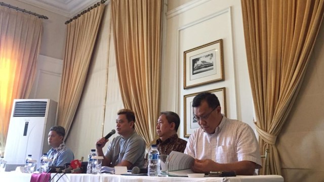 Konferensi pers Dewan Pengawas BPJS Ketenagakerjaan (TK) membantah tudingan Syafri Adnan Baharuddin memperkosa bawahannya. 
 (Foto: Mirsan Simamora/kumparan)