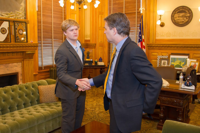 Braxton Moral bertemu Gubernur Kansas, Jeffrey William Colyer. (Foto: Twitter/@DrJeffColyer)