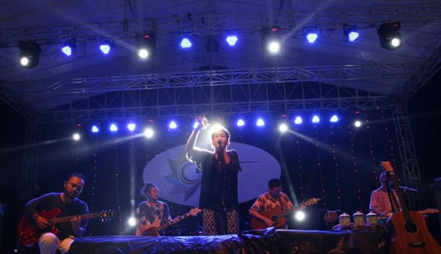 Saat Fourtwnty Pukau Warga Brebes