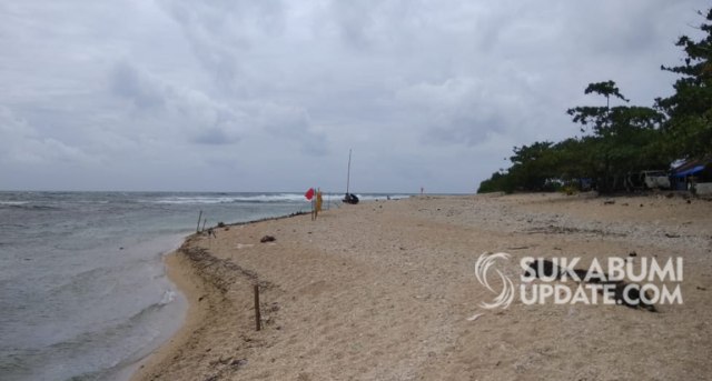 Sepi Wisatawan Penampakan Pantai Ujunggenteng Dan Cibuaya