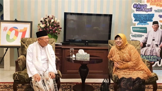 Adik Gusdur, Lily Chodidjah Wahid temui Cawapres 01 Ma'ruf Amin di kediaman Ma'ruf, Jalan Situbondo, Menteng, Jakarta Pusat, Senin (31/12). (Foto: Rafyq Alkandy Ahmad Panjaitan/kumparan)