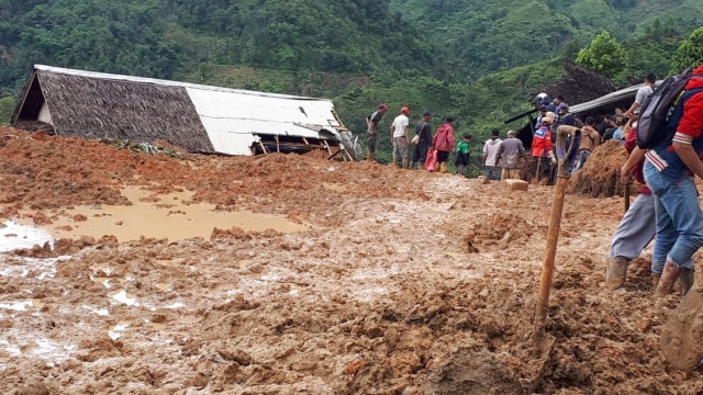 Proses pencarian korban longsor di Sukabumi. (Foto: Dok. BNPB)