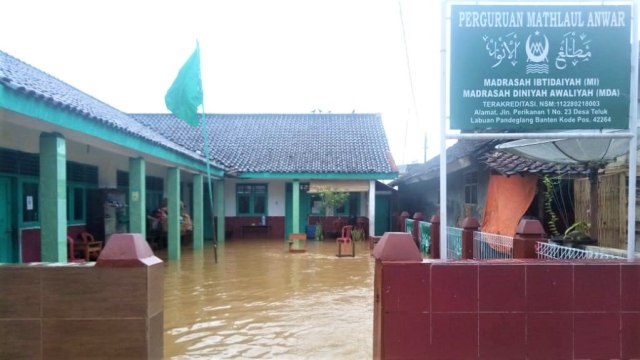 Banjir melanda beberapa pemukiman di Labuan. (Foto: Dok. Istimewa)