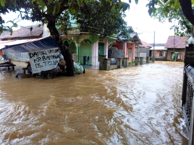 Banjir masih melanda di sejumlah permukiman di Labuan.. (Foto: Dok. Istimewa)