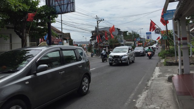 Suasana Jalan Kaliurang KM 10 menunju Merapai  tampak landai,Selasa (1/1/2019). (Foto:  Arfiansyah Panji Purnandaru/kumparan)