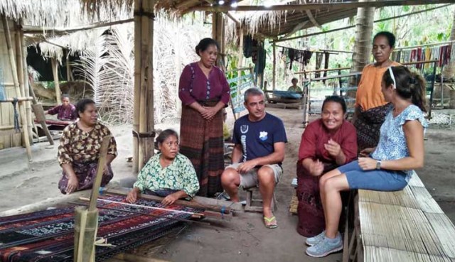 72 Tahun Punah, Alfonsa Horeng Bangkitkan Rumah Adat Sikka (4)