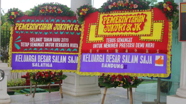 Karangan bunga untuk pemerintahan Jokowi-Jusuf Kalla di halaman Kompleks Istana Kepresidenan. (Foto: Dok. Istimewa)