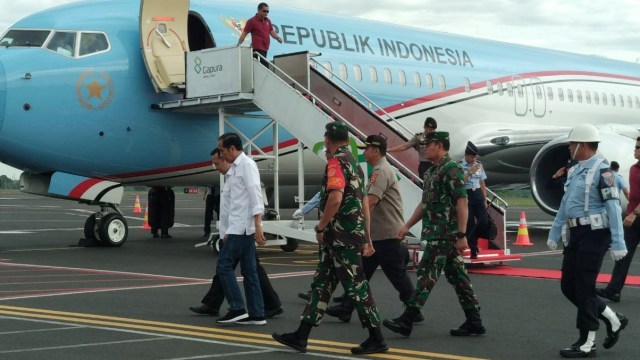 Presiden Joko Widodo (kiri) mengunjungi Lampung. (Foto: Jihad Akbar/kumparan)