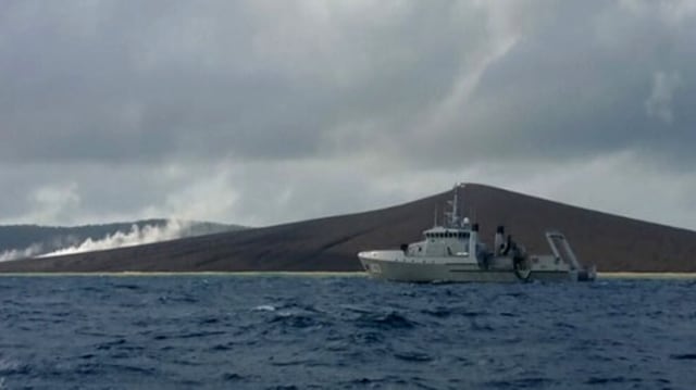 Pusat Hidrografi dan Oseanografi TNI Angkatan Laut (Pushidrosal) menemukan pendangkalan dasar laut dan adanya perubahan bentuk morfologi Gunung Anak Krakatau. (Foto: Instagram/@tni_angkatan_laut)