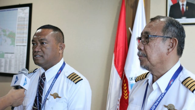 Ketua Ikatan Pilot Indonesia Capt Rama Noya (kiri), Ketua 2 Ikatan Pilot Indonesia Yusni Maryan. (Foto: Helmi Afandi Abdullah/kumparan)