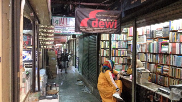 Penjual Buku Palasari-Bandung Yakin Jika Ekonomi Masyarakat Kuat, Minat Baca Naik