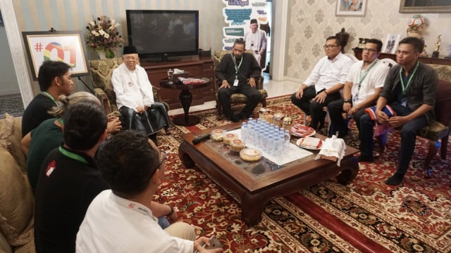 Sejumlah perwakilan Geng Motor dan Bobotoh kunjungi kediaman Ma'ruf Amin di Jalan Situbondo, Menteng, Jakarta Pusat. (Foto: Iqbal Firdaus/kumparan)