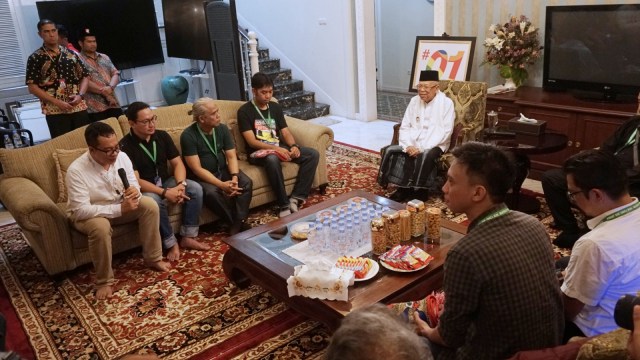 Sejumlah perwakilan Geng Motor dan Bobotoh kunjungi kediaman Ma'ruf Amin di Jalan Situbondo, Menteng, Jakarta Pusat. (Foto: Iqbal Firdaus/kumparan)