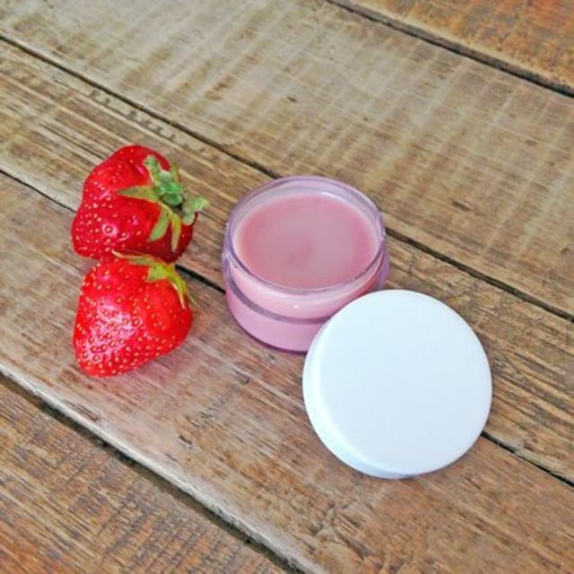 How To Make Homemade Lip Balm (2)