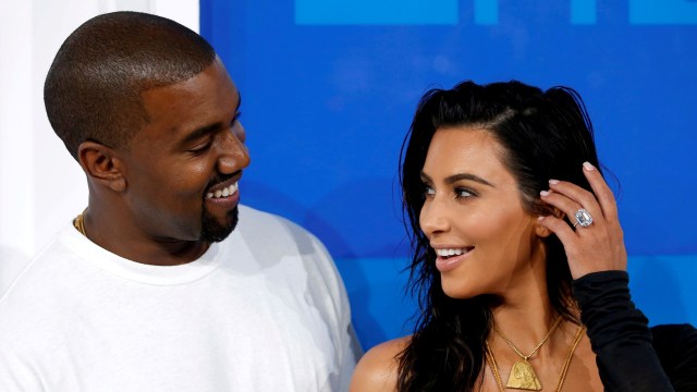 Kanye West dan Kim Kardashian (Foto: REUTERS/Eduardo Munoz)