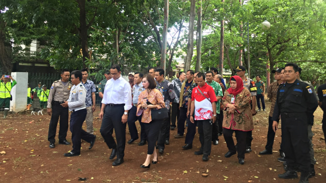Gubernur DKI Jakarta, Anies Baswedan beserta jajaran di Taman Tebet. (Foto: Moh Fajri/kumparan)