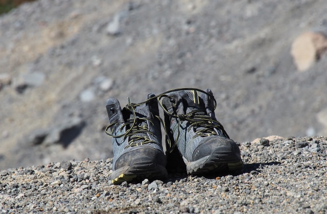 Rawatlah sepatu gunung secara rutin agar awet digunakan (Foto: Pixabay)