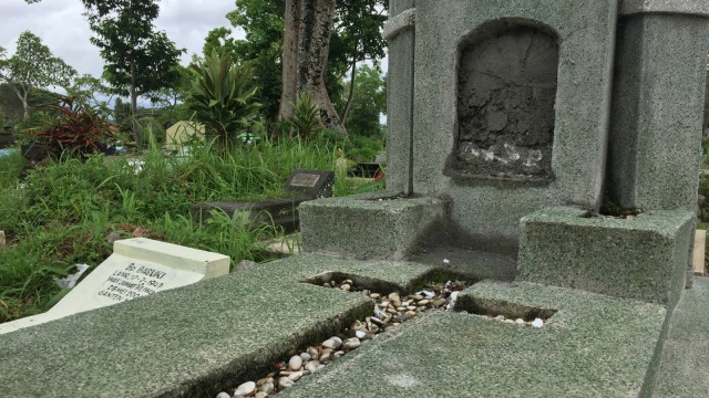 Makam yang dirusak orang tak di kenal di TPU Giriloyo, Magelang Selatan, Kota Magelang.  (Foto: Arfiansyah Panji Purnandaru/kumparan)