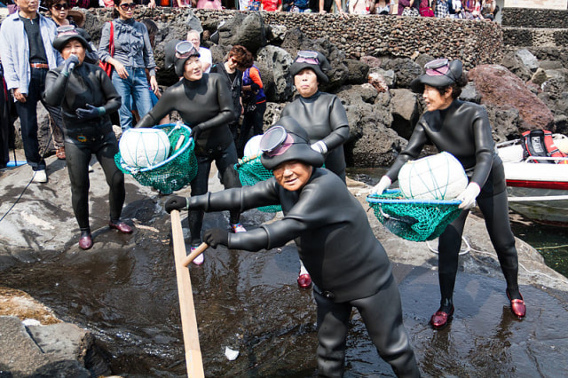 Haenyeo Merupakan Penyelam Wanita Dari Jeju, Korea Selatan (Foto: Wikimedia Commons)