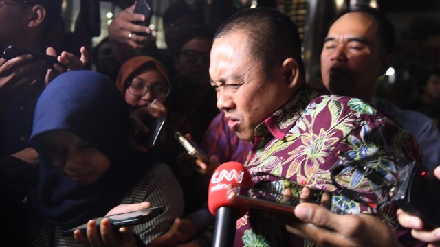 Asisten Pribadi Menpora Miftahul Ulum meninggalkan gedung KPK usai menjalani pemeriksaan di Jakarta, Kamis (3/1/2019). (Foto:  ANTARA FOTO/Akbar Nugroho Gumay)