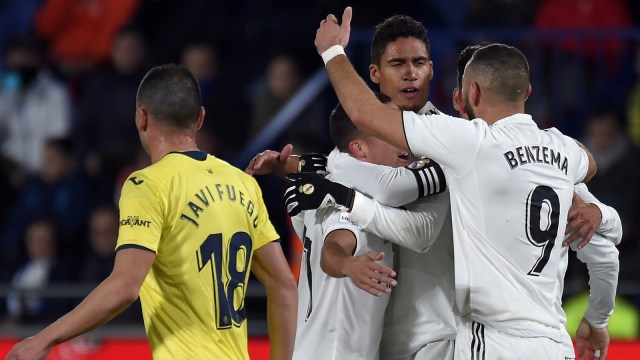 Para pemain Real Madrid merayakan gol Raphael Varane ke gawang Villarreal. (Foto: Jose Jordan/AFP)