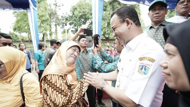 Gubernur DKI Jakarta Anies Baswedan mengunjungi korban gempa di Lombok. (Foto: Instagram/@aniesbaswedan)
