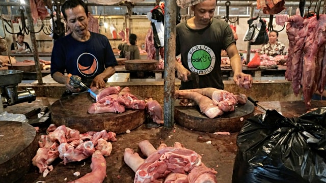 Pedagang daging babi yang ada di Pasar Senen, Jakarta. (Foto: Nugroho Sejati/kumparan)