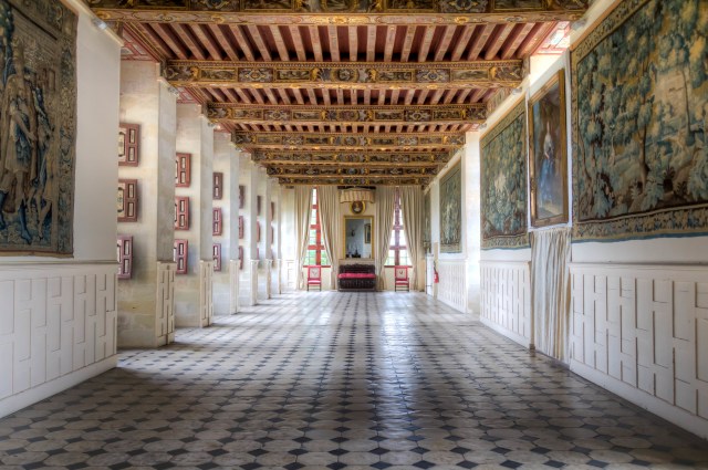Salah Satu Ruangan yang Ada di Kastil de Brissac (Foto: Flickr / Hervé BRY)