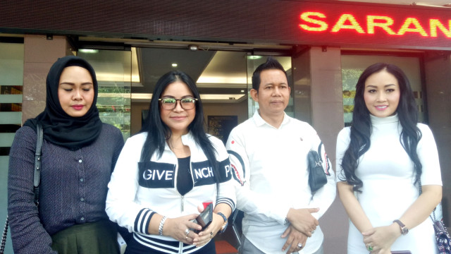 Anisa Bahar dan Ratna Pandita saat ditemui di Polres Jakarta Selatan. (Foto:  Ainul Qalbi/kumparan)