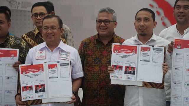 Rapat validasi dan approval surat suara anggota DPR-RI serta surat suara presiden dan wakil presiden pada pemilihan umum tahun 2019 di Gedung KPU, Jakarta, (4/1/2019). (Foto: Irfan Adi Saputra/kumparan)