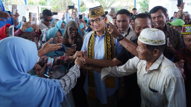 Sandiaga Uno berdialog dengan relawan di Tarakan Barat, Kalimantan Utara  (Foto: dok. Tim media Sandiaga Uno)