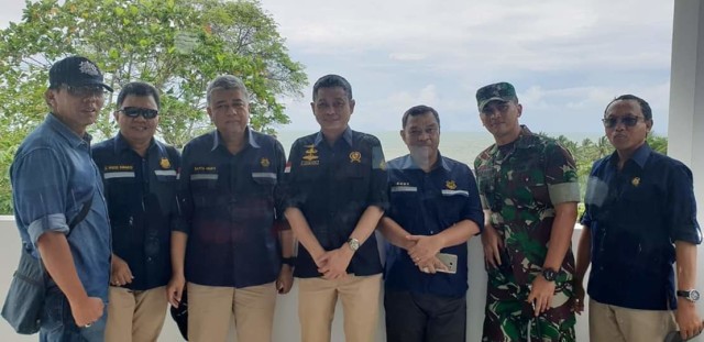 Menteri ESDM Ignasius Jonan meninjau Pos Pengamatan Gunung Api Pasauran Serang Banten. (Foto: Sampe L. Purba)